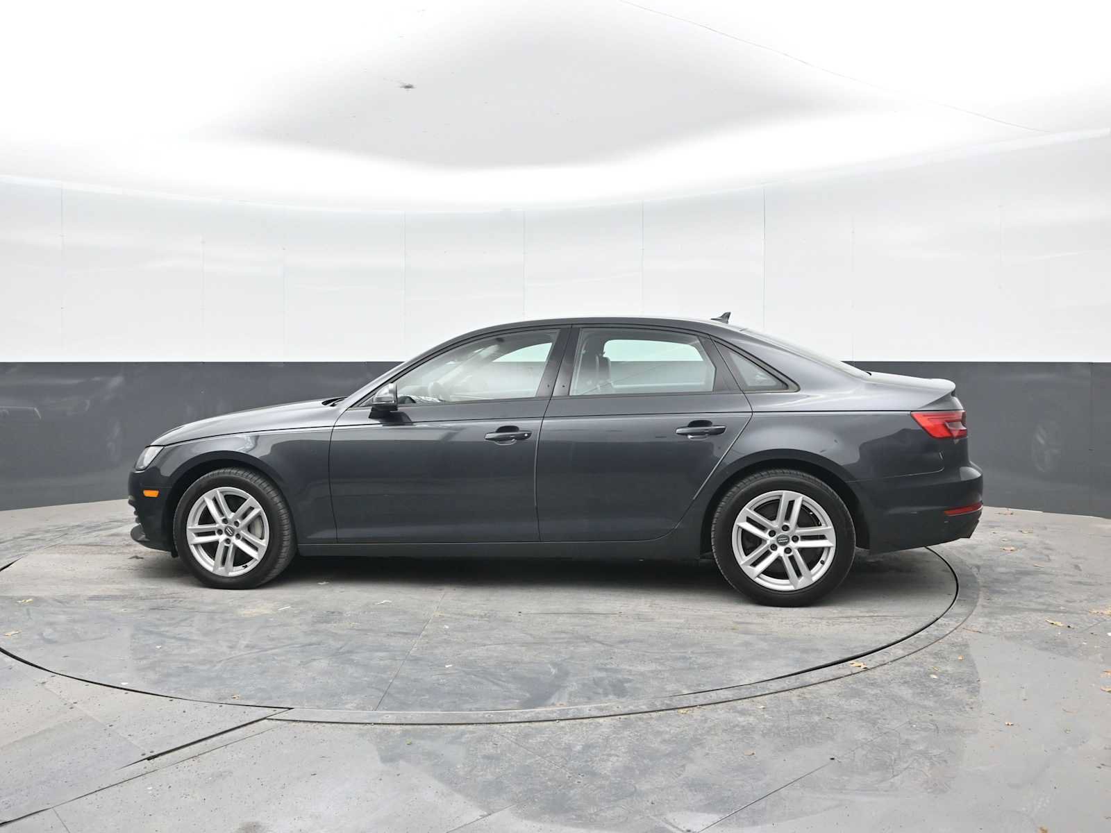 Used 2017 Audi A4 2.0T Premium FWD image 3
