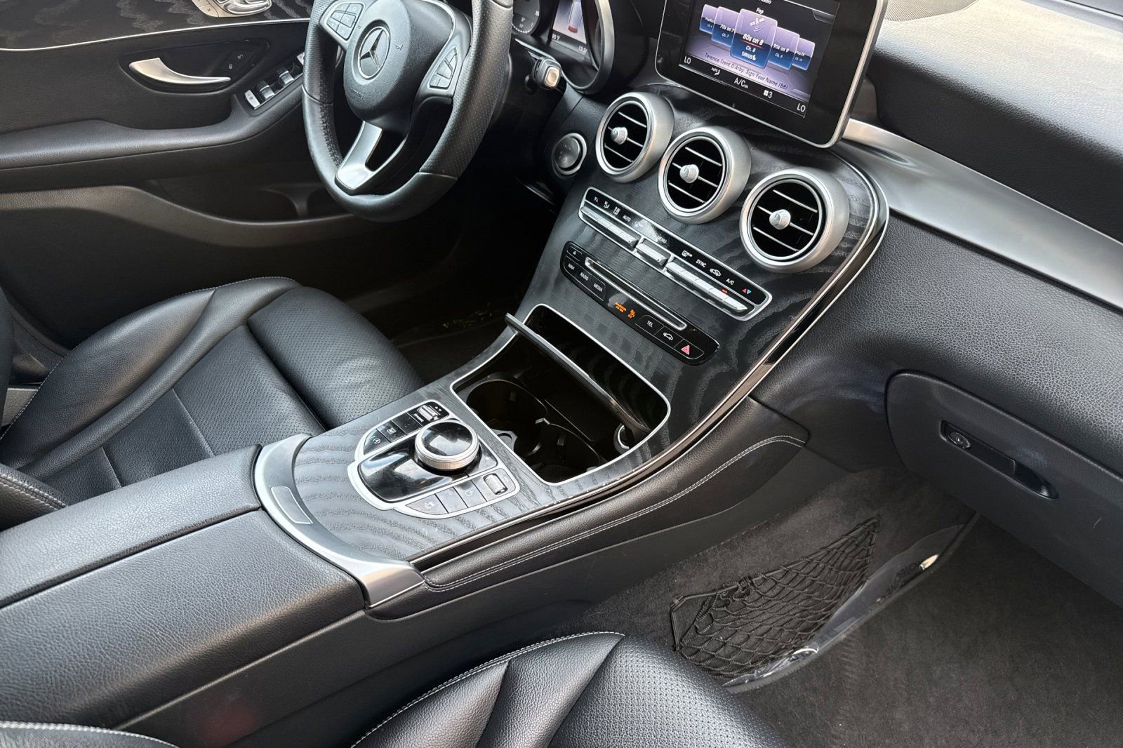 Used 2018 Mercedes-Benz GLC 300 4MATIC image 16