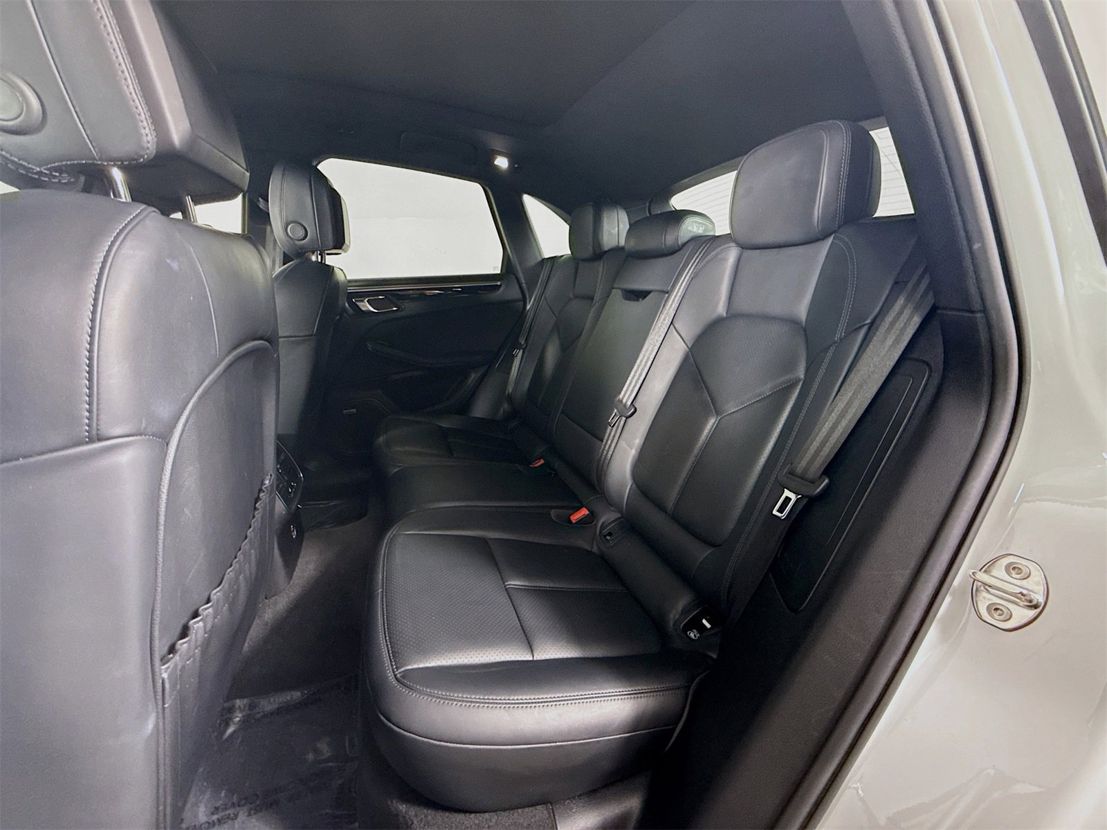 Certified 2024 Porsche Macan image 18