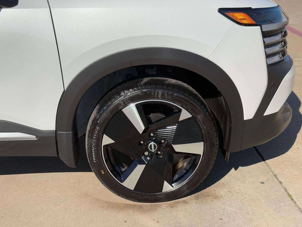 New 2026 Nissan Kicks SR w/ Illumination Package FWD image 7