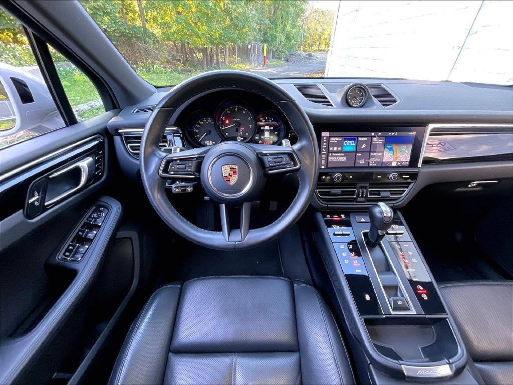Certified 2023 Porsche Macan AWD/4WD image 10