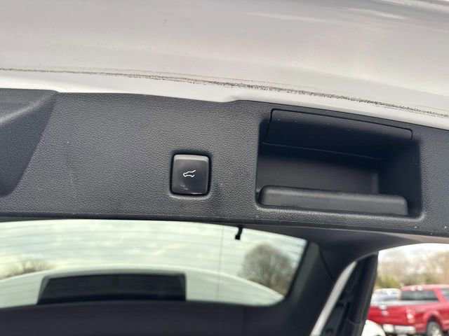 Used 2022 Ford Escape SE w/ SE Sport Appearance Package image 9