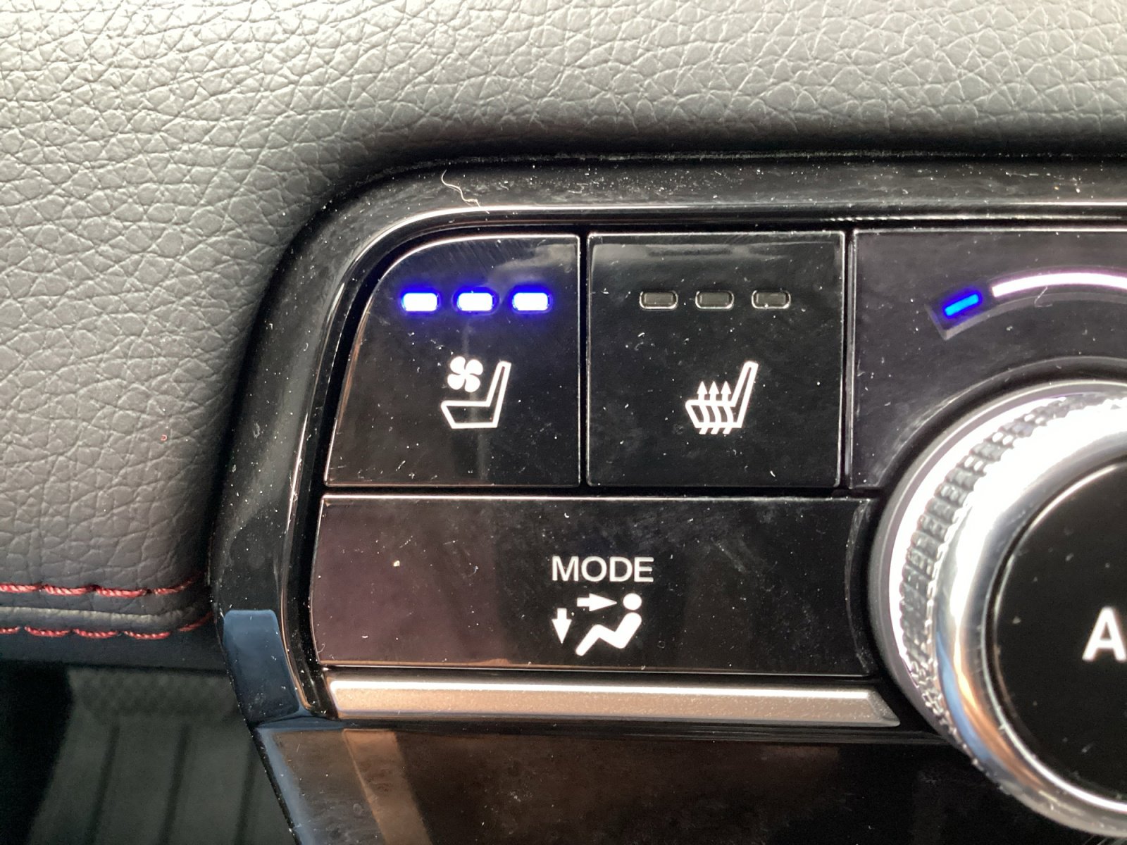 Used 2025 Honda Pilot Black Edition image 31