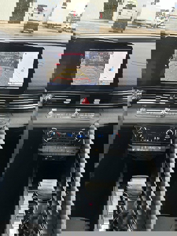 Used 2023 Hyundai Elantra SEL w/ Convenience Package image 9