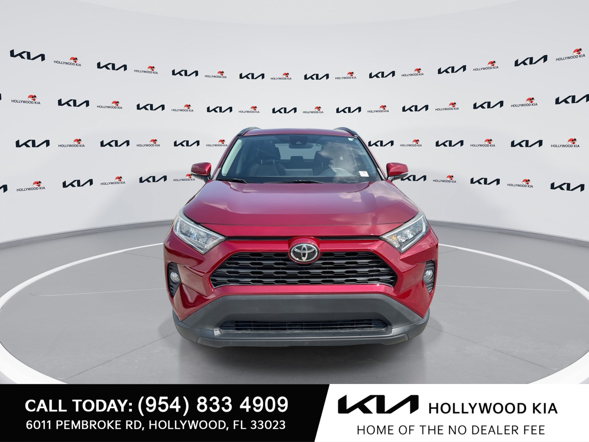 Used 2021 Toyota RAV4 XLE Premium FWD image 3