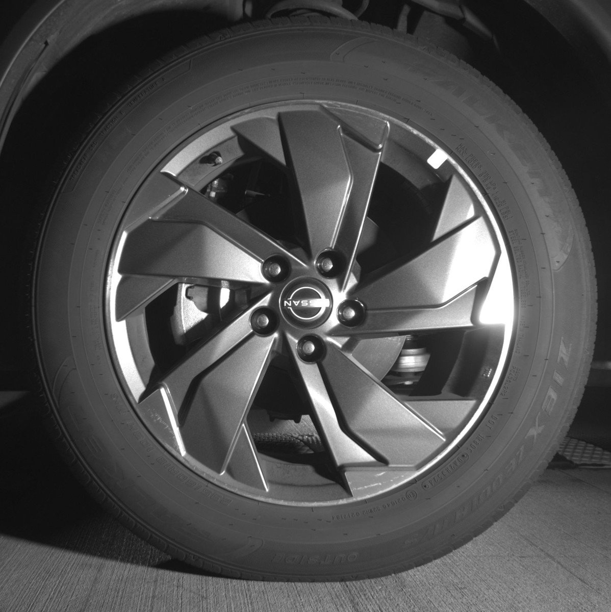 Used 2025 Nissan Rogue SV FWD image 12