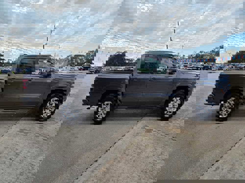 Used 2023 Nissan Frontier SV image 7