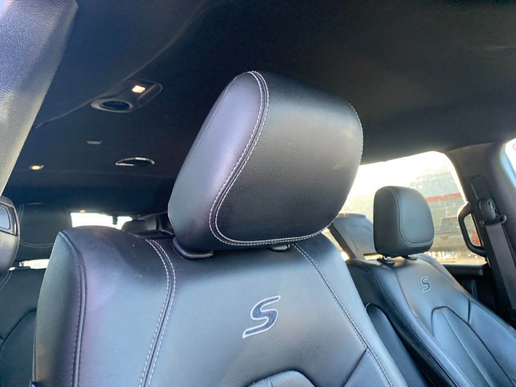 Used 2021 Chrysler Pacifica Touring-L w/ Uconnect Theater Family Group FWD image 19