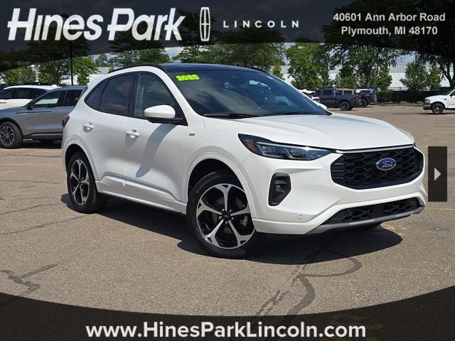 Used 2025 Ford Escape ST-Line Elite w/ Premium Technology Package AWD/4WD image 1