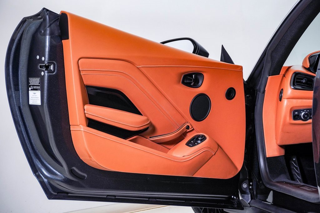 Used 2023 Aston Martin V8 Vantage Coupe image 29