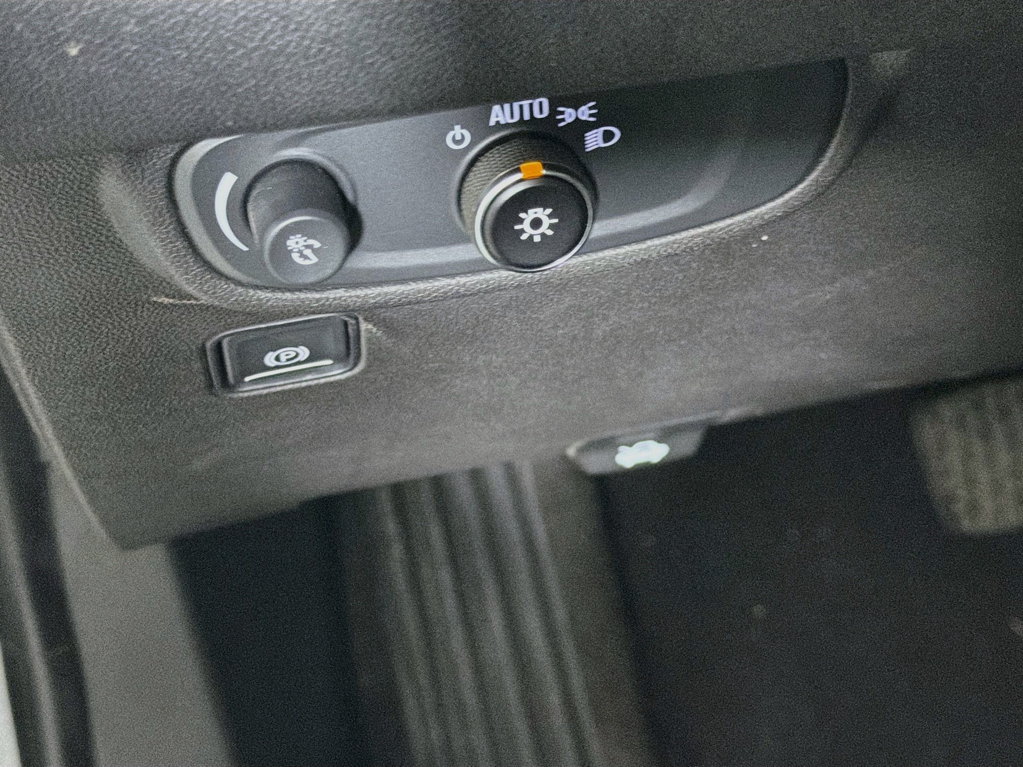 Used 2020 GMC Terrain SLE w/ Elevation Edition FWD image 16