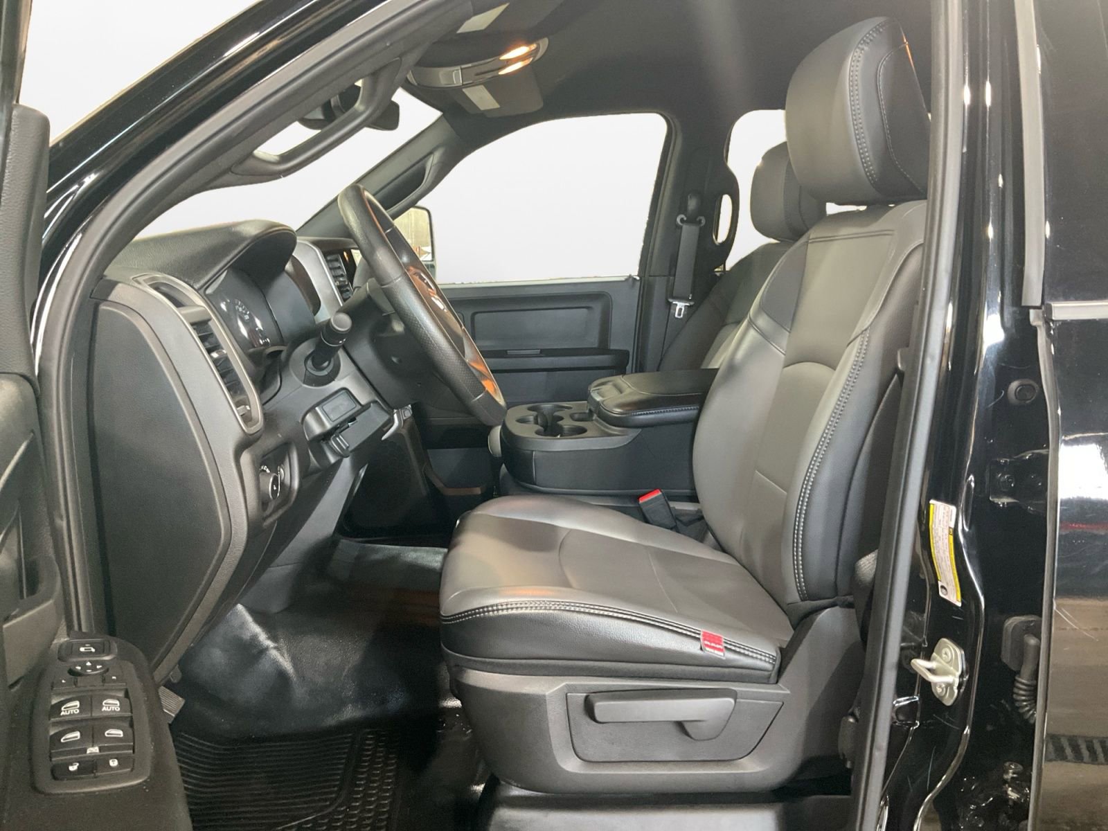 Used 2024 RAM 2500 Tradesman w/ Chrome Appearance Group image 9