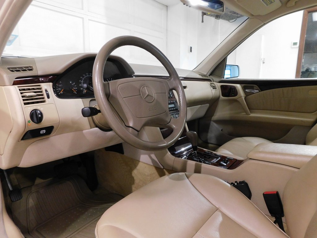 Used 1999 Mercedes-Benz E 320 4MATIC Sedan image 25