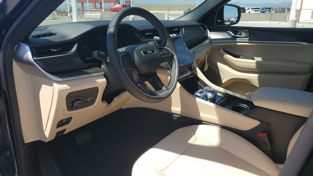 New 2025 Jeep Grand Cherokee L Limited w/ Black Appearance Package image 20