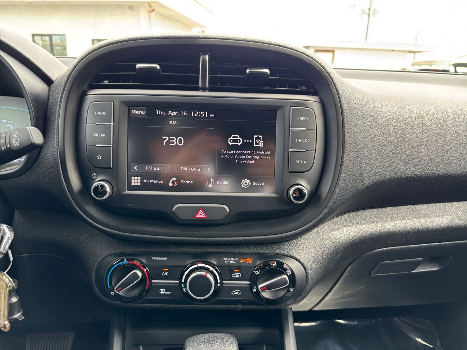 Used 2025 Kia Soul LX w/ LX Technology Package FWD image 17
