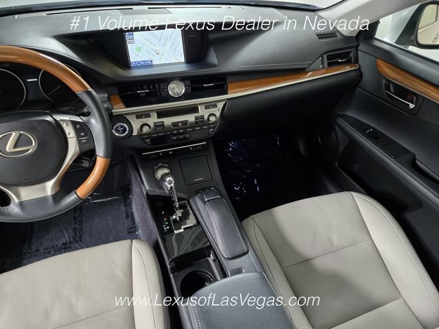 Used 2014 Lexus ES 300h w/ Luxury Package w/Bamboo Trim FWD image 17
