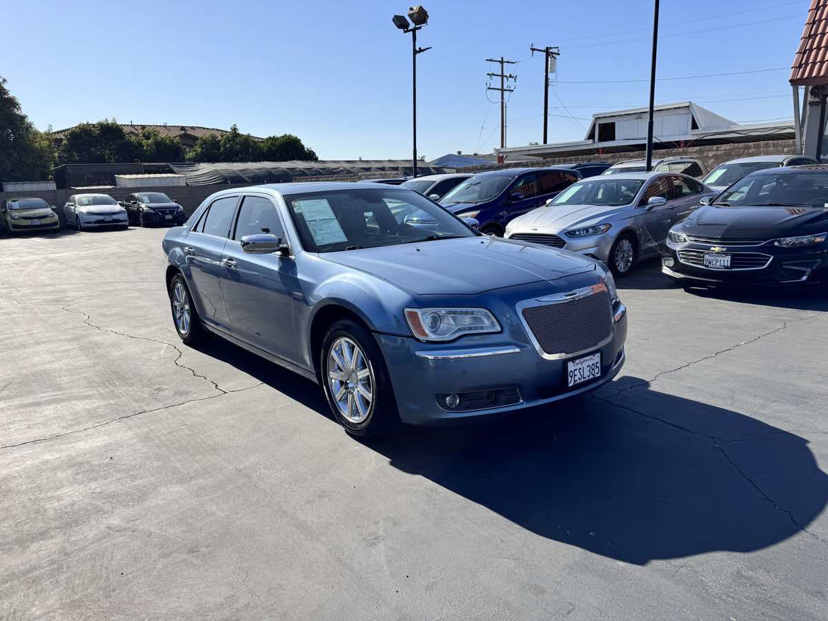 Used 2011 Chrysler 300 C RWD image 8
