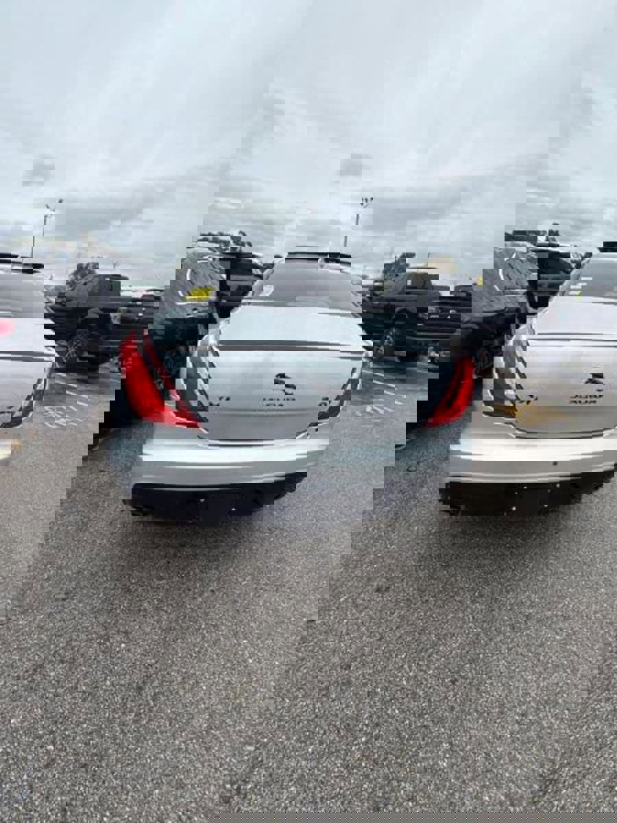 Used 2019 Jaguar XJ R-Sport image 9