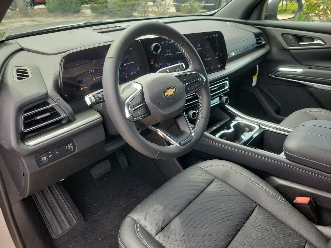 New 2027 Chevrolet Traverse LT w/ Sun and Wheel Package FWD image 15