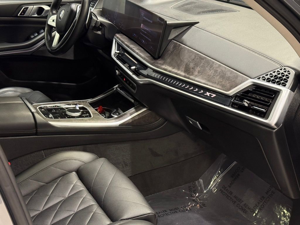 Used 2024 BMW X7 xDrive40i w/ Premium Package image 34