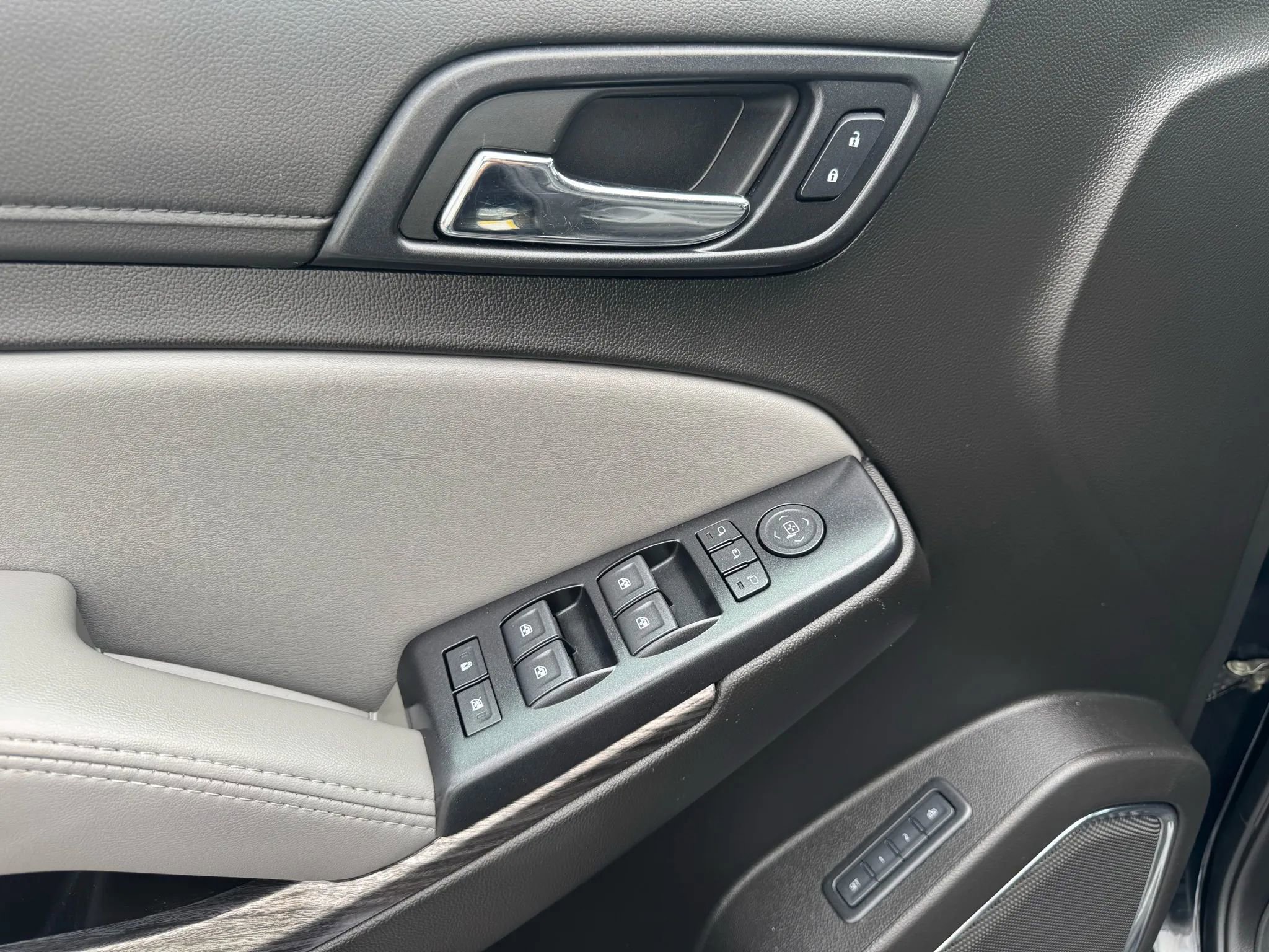 Used 2019 Chevrolet Tahoe LT w/ Luxury Package AWD/4WD image 30