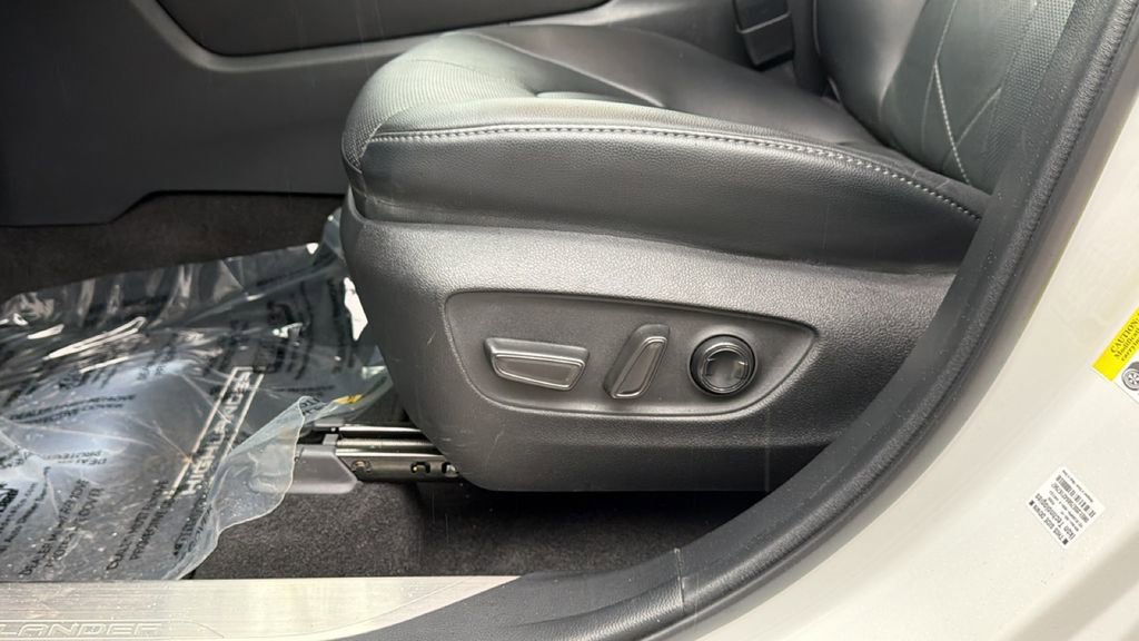 Used 2023 Toyota Highlander Platinum FWD image 18