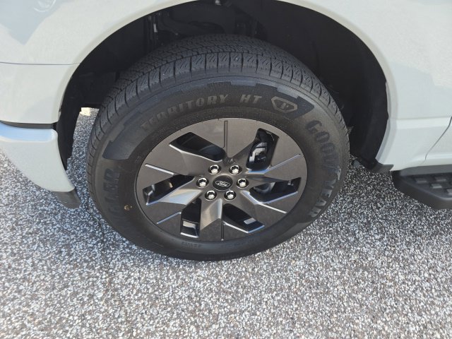 Used 2024 Ford F150 Lightning XLT AWD/4WD image 7