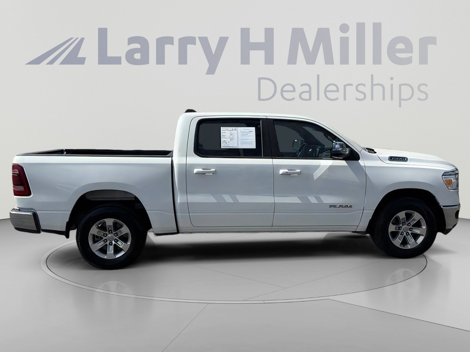 Used 2024 RAM 1500 Laramie AWD/4WD image 7