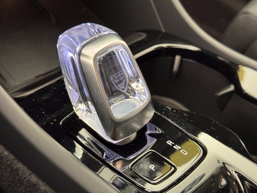Certified 2025 Volvo XC40 B5 Plus AWD/4WD image 22