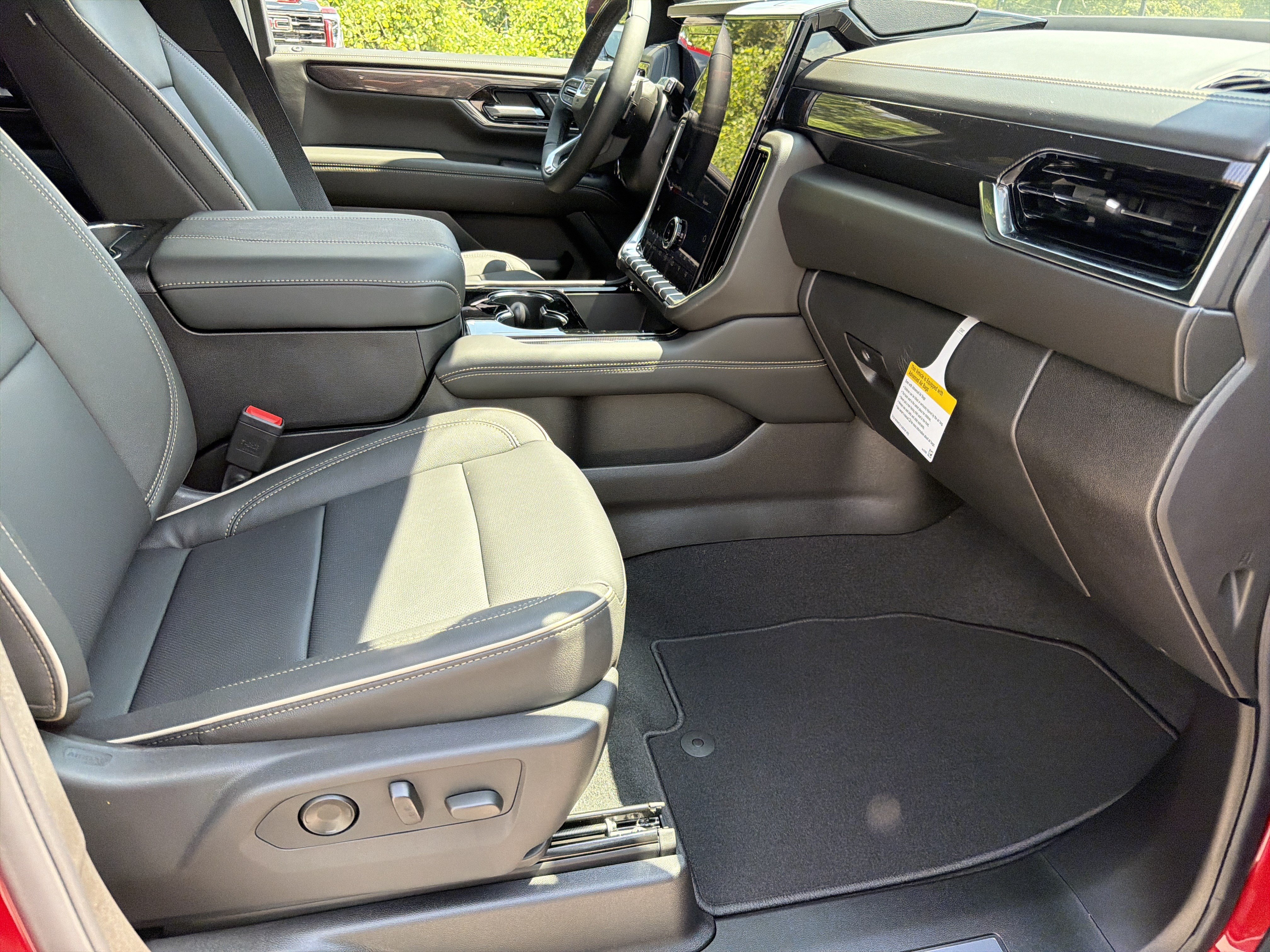 New 2026 GMC Yukon Elevation w/ Elevation Premium Package AWD/4WD image 14