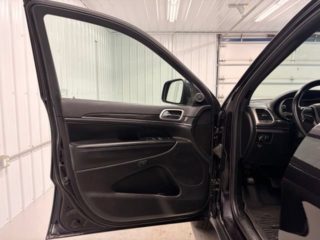 Used 2020 Jeep Grand Cherokee Limited AWD/4WD image 14