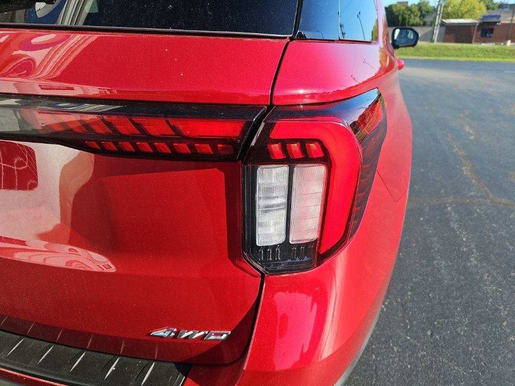Used 2025 Ford Explorer ST-Line w/ ST-Line Street Pack AWD/4WD image 6