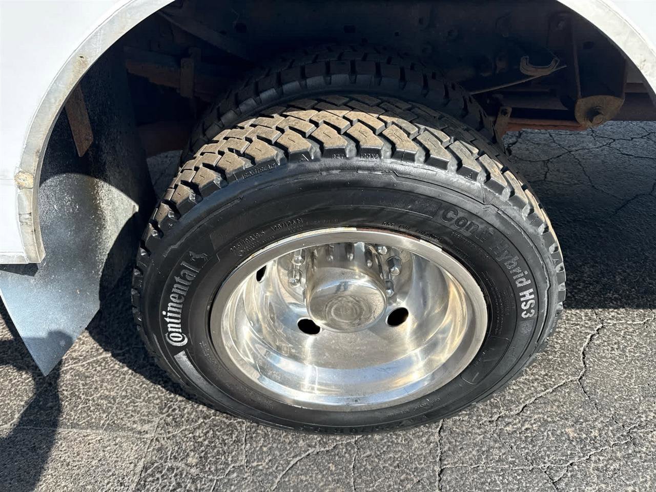 Used 2016 Ford F550 2WD Regular Cab Super Duty image 9