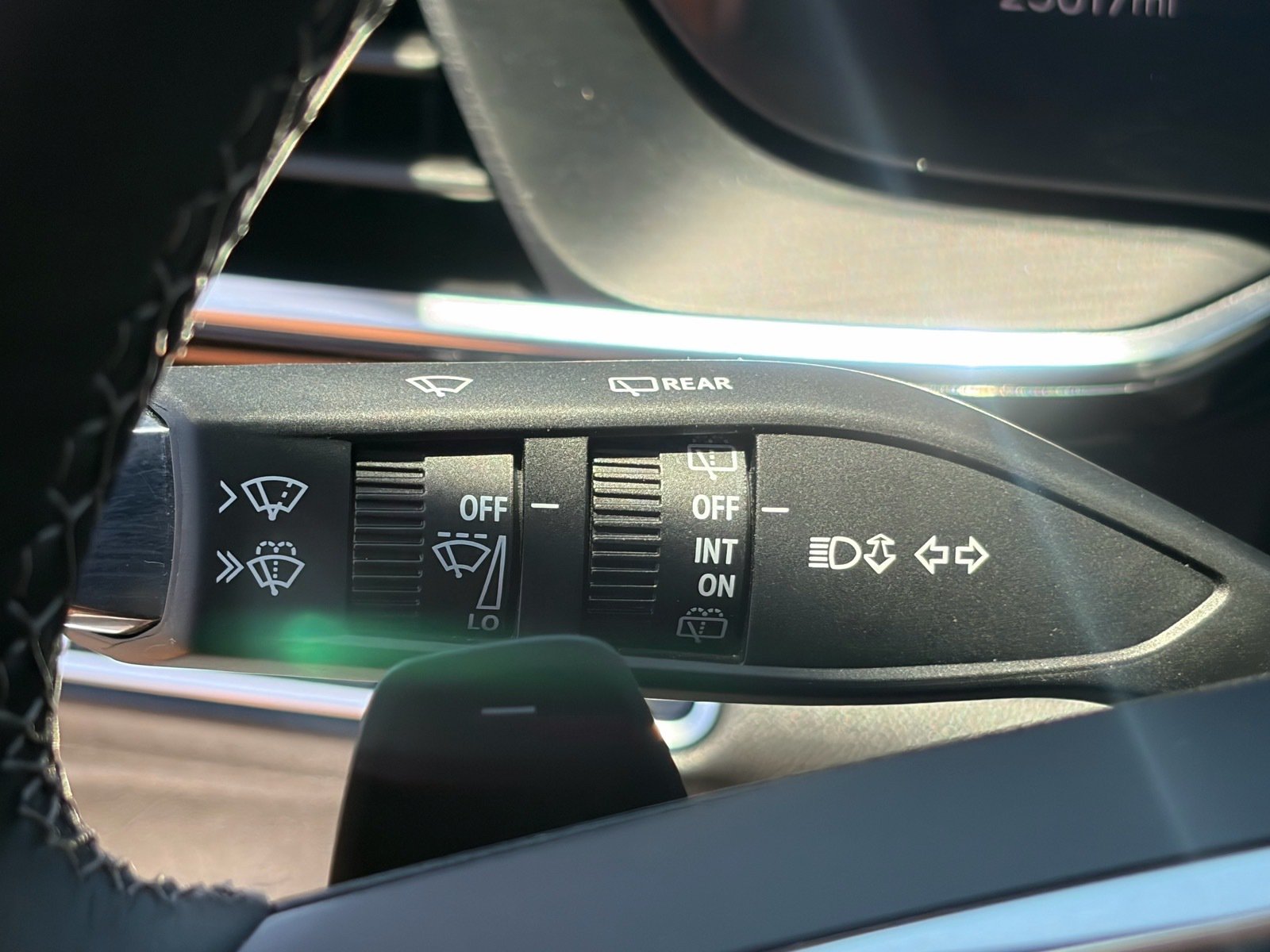 Used 2025 Buick Envision Preferred AWD/4WD image 17
