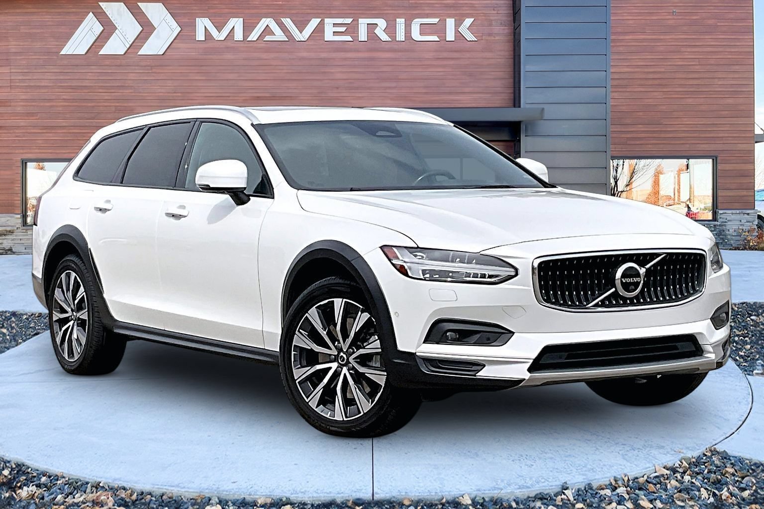 Used 2022 Volvo V90 B6 Cross Country
