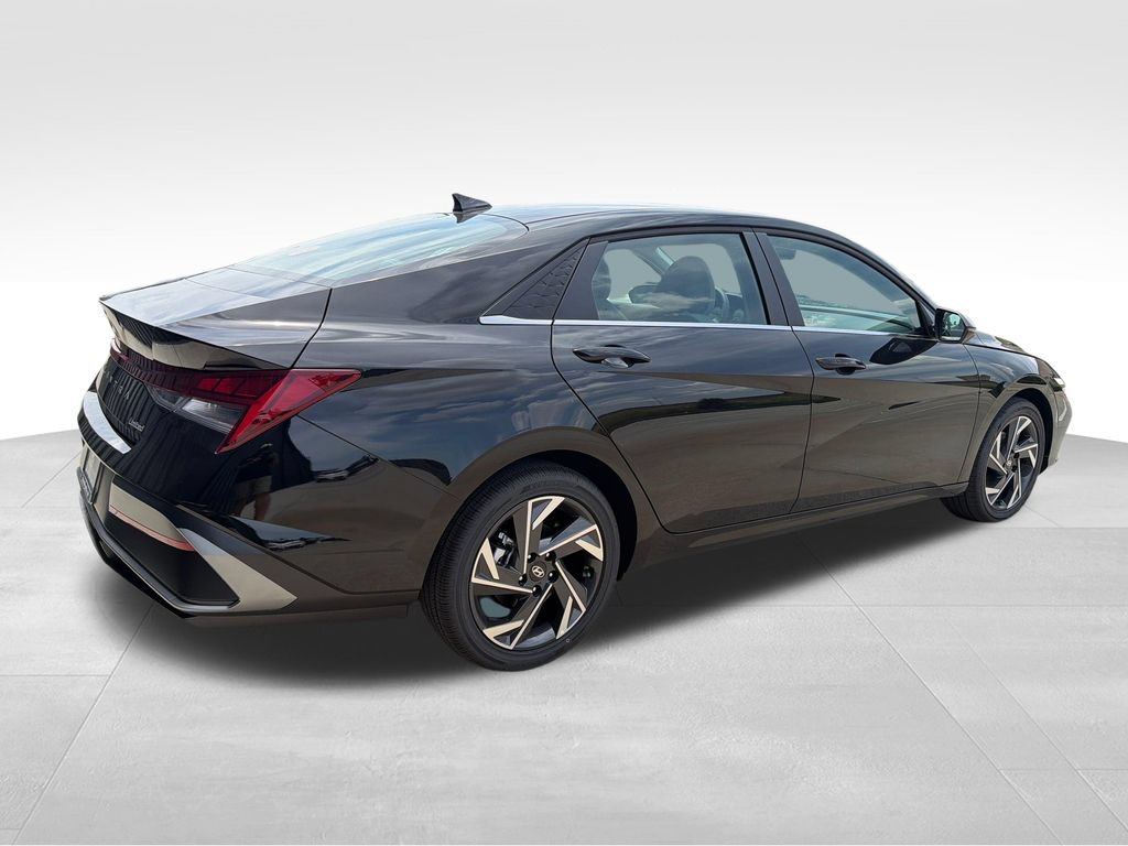 New 2026 Hyundai Elantra Limited FWD image 7