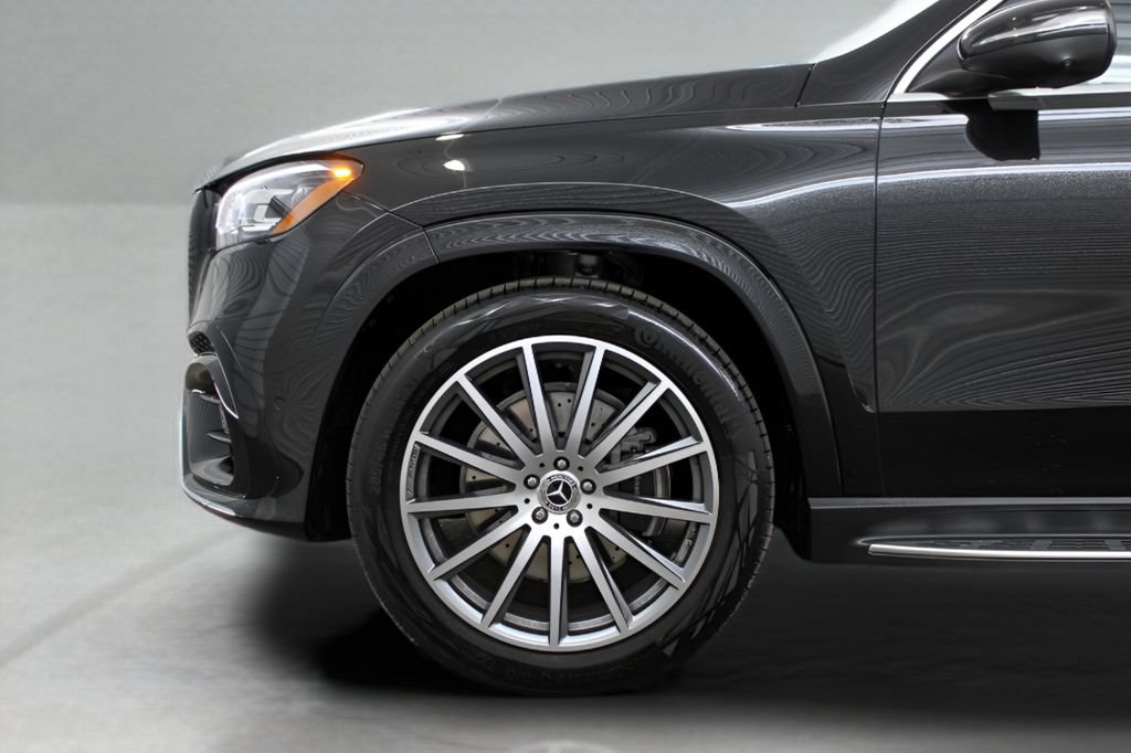 Used 2026 Mercedes-Benz GLS 580 4MATIC image 40