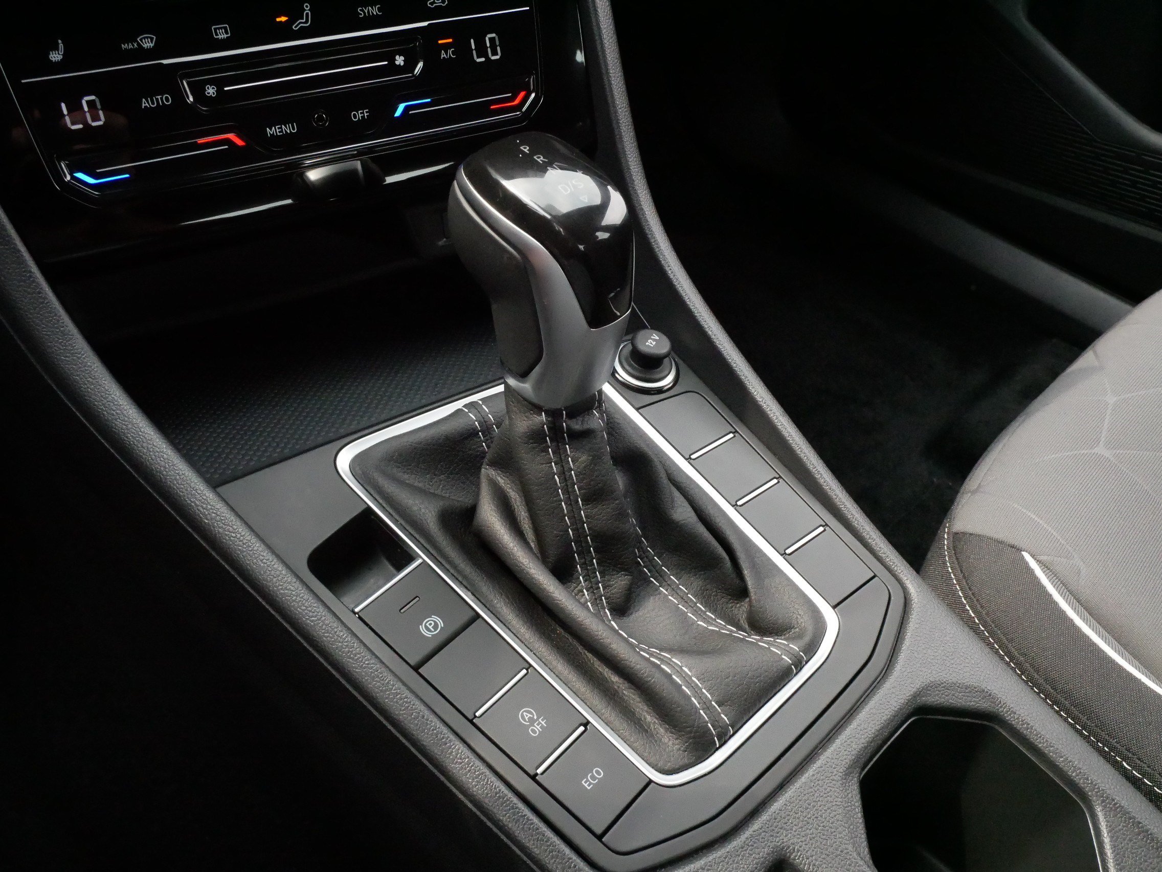 Certified 2025 Volkswagen Jetta Sport FWD image 24