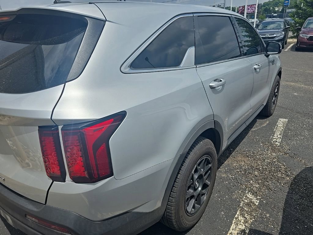 Used 2021 Kia Sorento LX FWD image 6