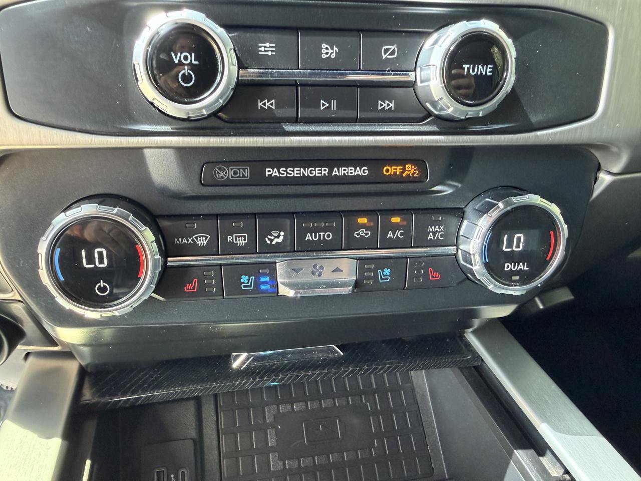 Used 2022 Ford F350 Platinum AWD/4WD image 31