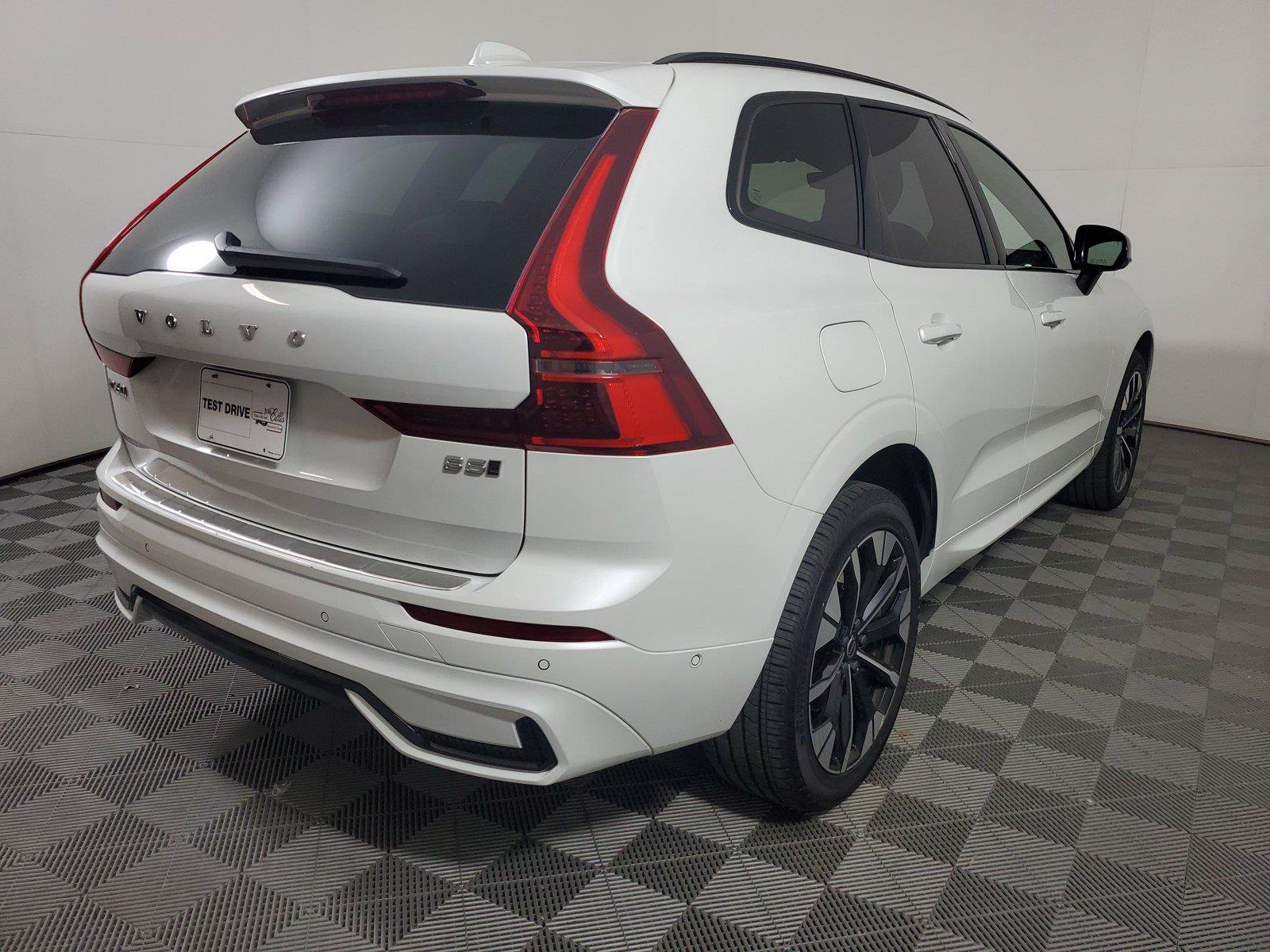Used 2026 Volvo XC60 B5 Plus AWD/4WD image 6