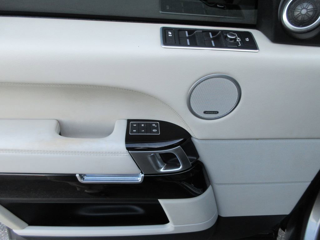 Used 2017 Land Rover Range Rover Long Wheelbase Supercharged image 22