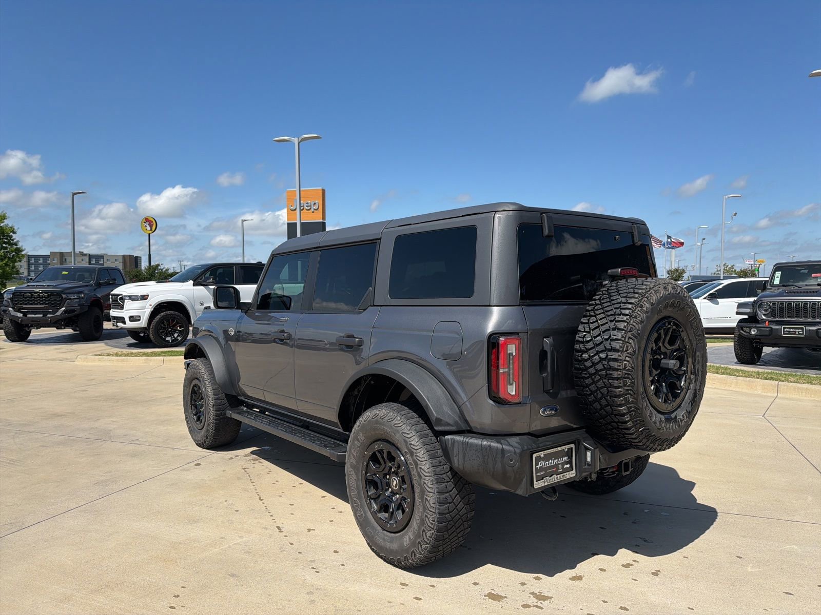 Used 2022 Ford Bronco Wildtrak image 3