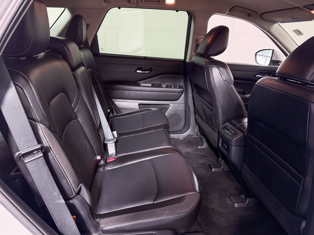 Certified 2025 Nissan Pathfinder SL AWD/4WD image 32