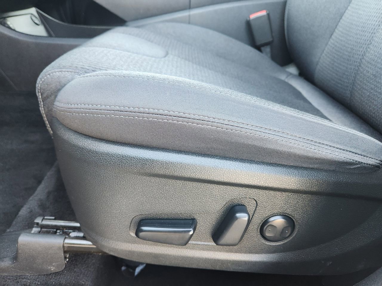 Certified 2023 Hyundai Santa Fe SEL image 18
