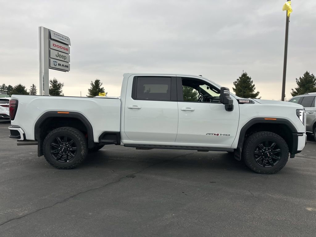 Used 2025 GMC Sierra 2500 AT4 w/ Technology Package image 4