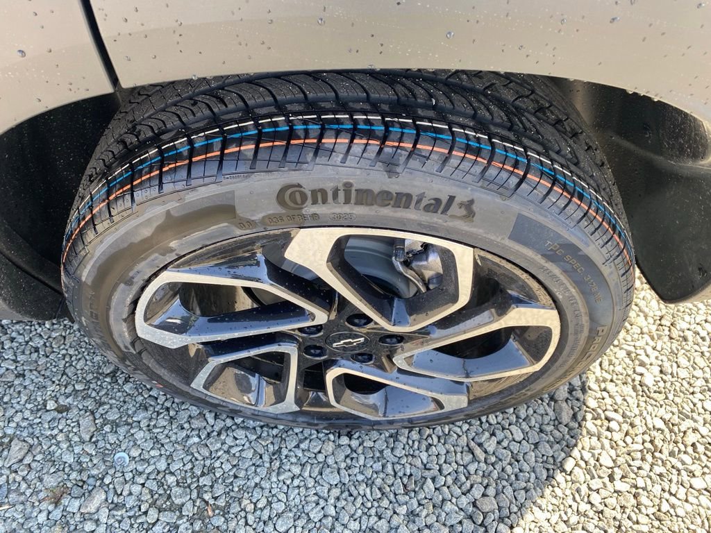 New 2026 Chevrolet Trax RS w/ Sunroof Package FWD image 25