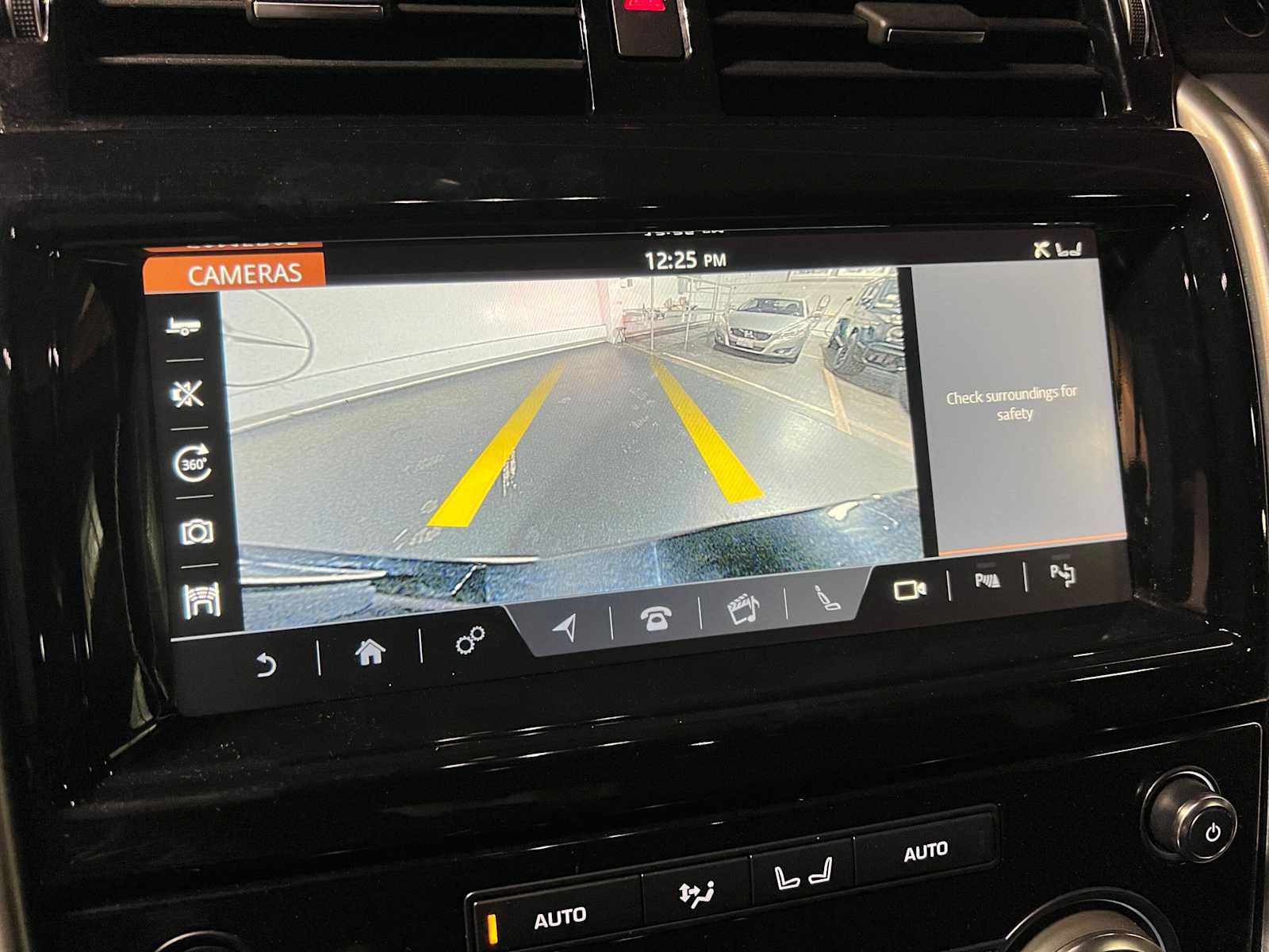 Used 2017 Land Rover Discovery HSE Luxury AWD/4WD image 39