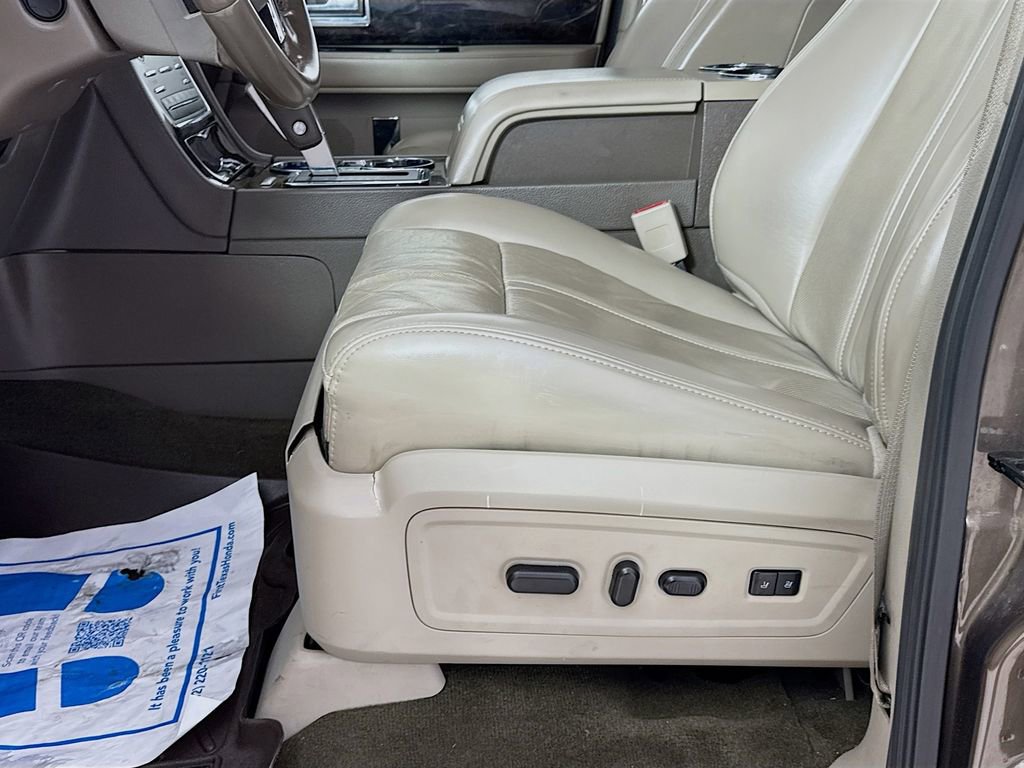 Used 2017 Lincoln Navigator Select RWD image 24