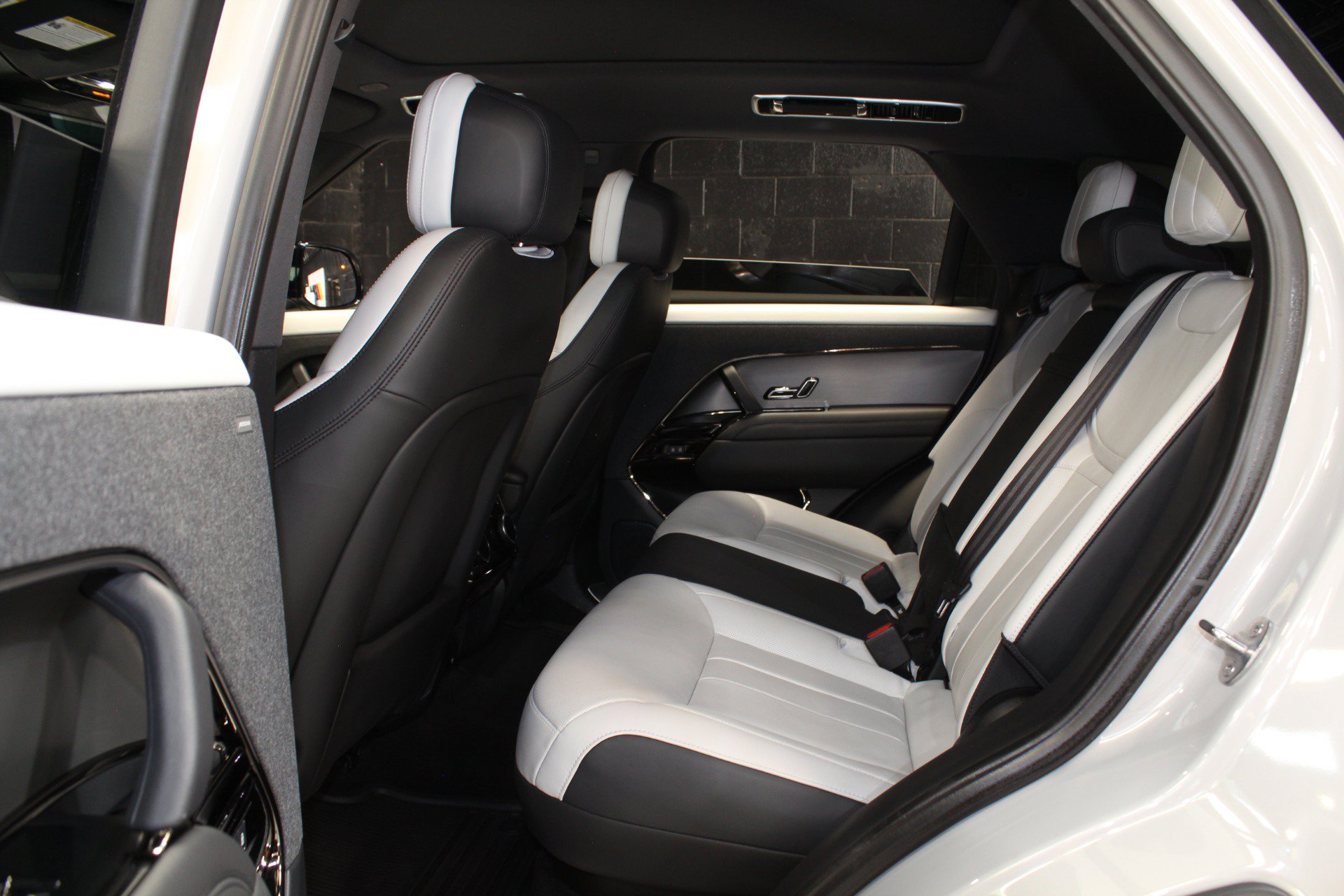 Used 2023 Land Rover Range Rover Sport SE Dynamic AWD/4WD image 35